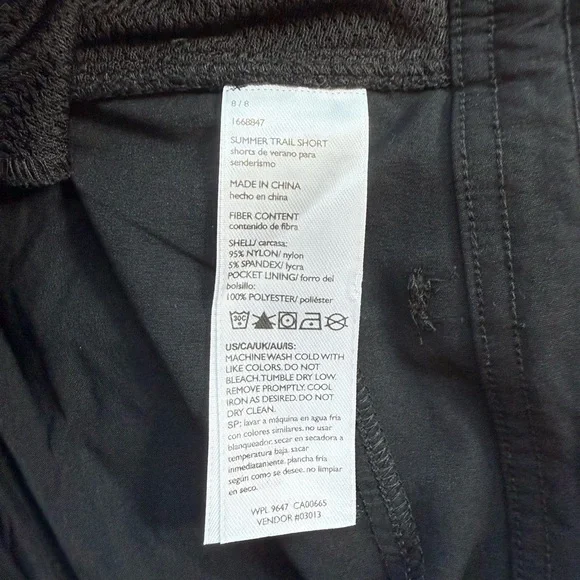 NWOT Eddie Bauer Black Cargo Shorts - Picture 4 of 4